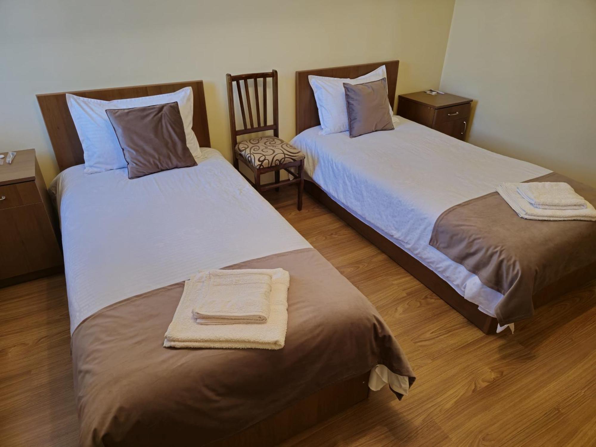 Zartonq Hotel Татев Екстериор снимка